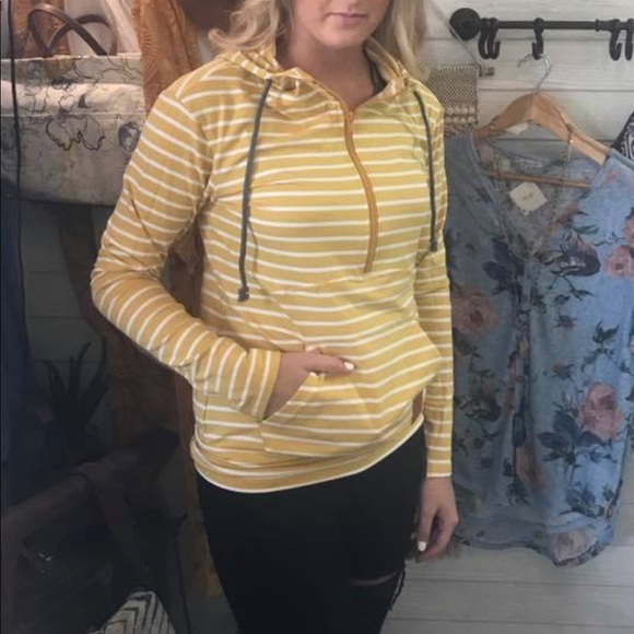 Boutique Pullover - Picture 4 of 4